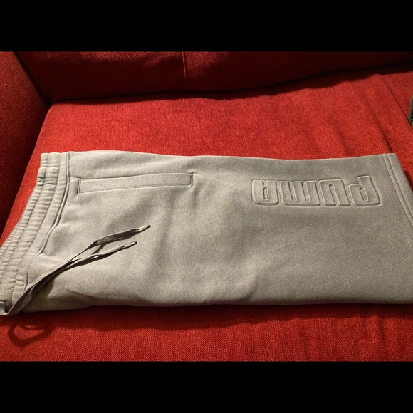 Puma Embossed Logo Mens Shorts Gray Size XXL - Picture 3 of 9